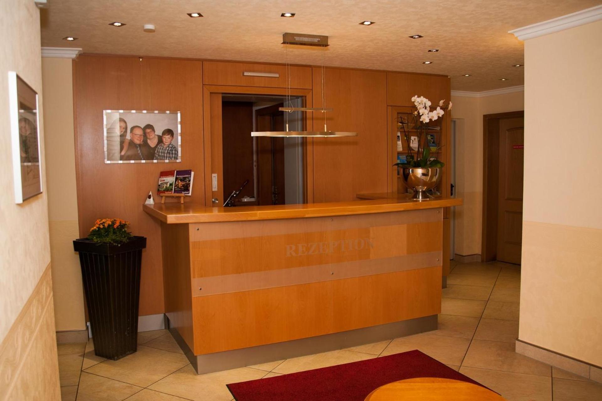 Rosenhotel Scherer Schiffweiler Exterior photo